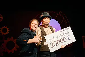 In 80 Tagen um die Welt mit zwei Darstellerinnen und einem Scheck über 20.000 Pfund